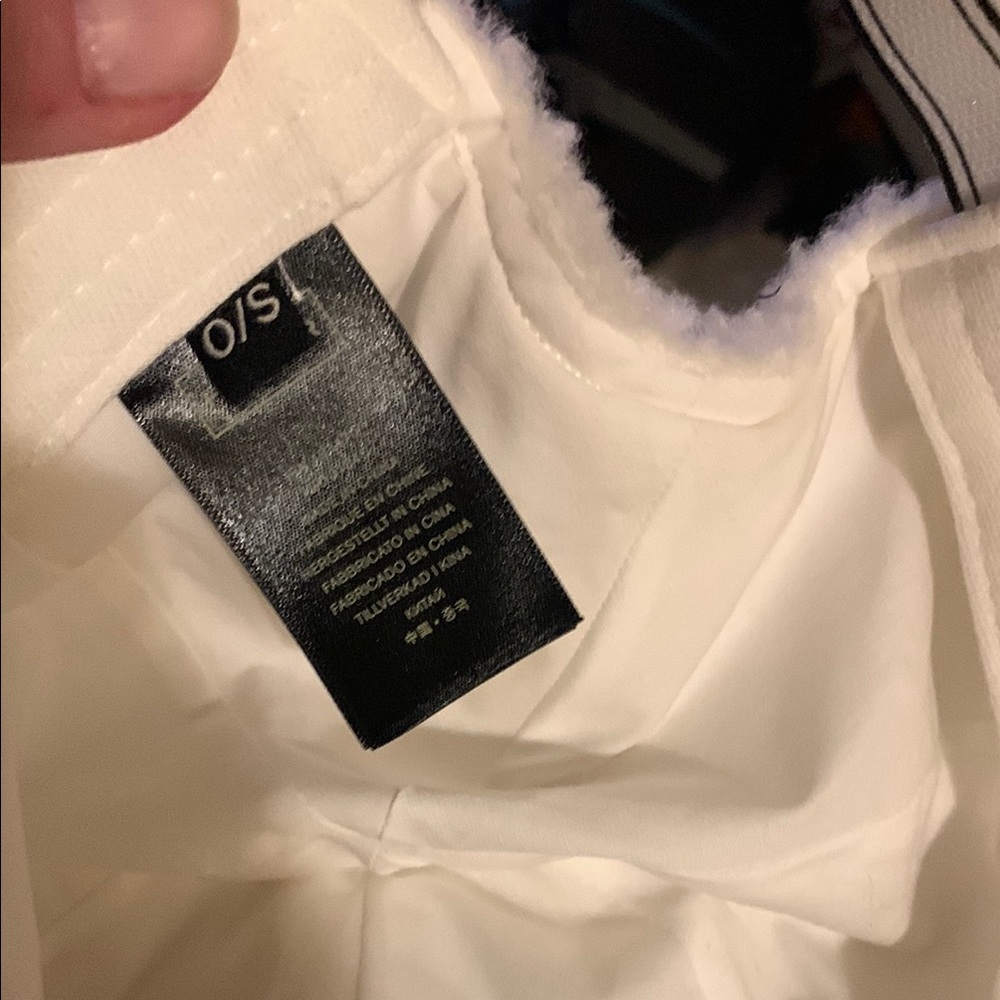 Hunter White Fleece Cap - Picture 4 of 5